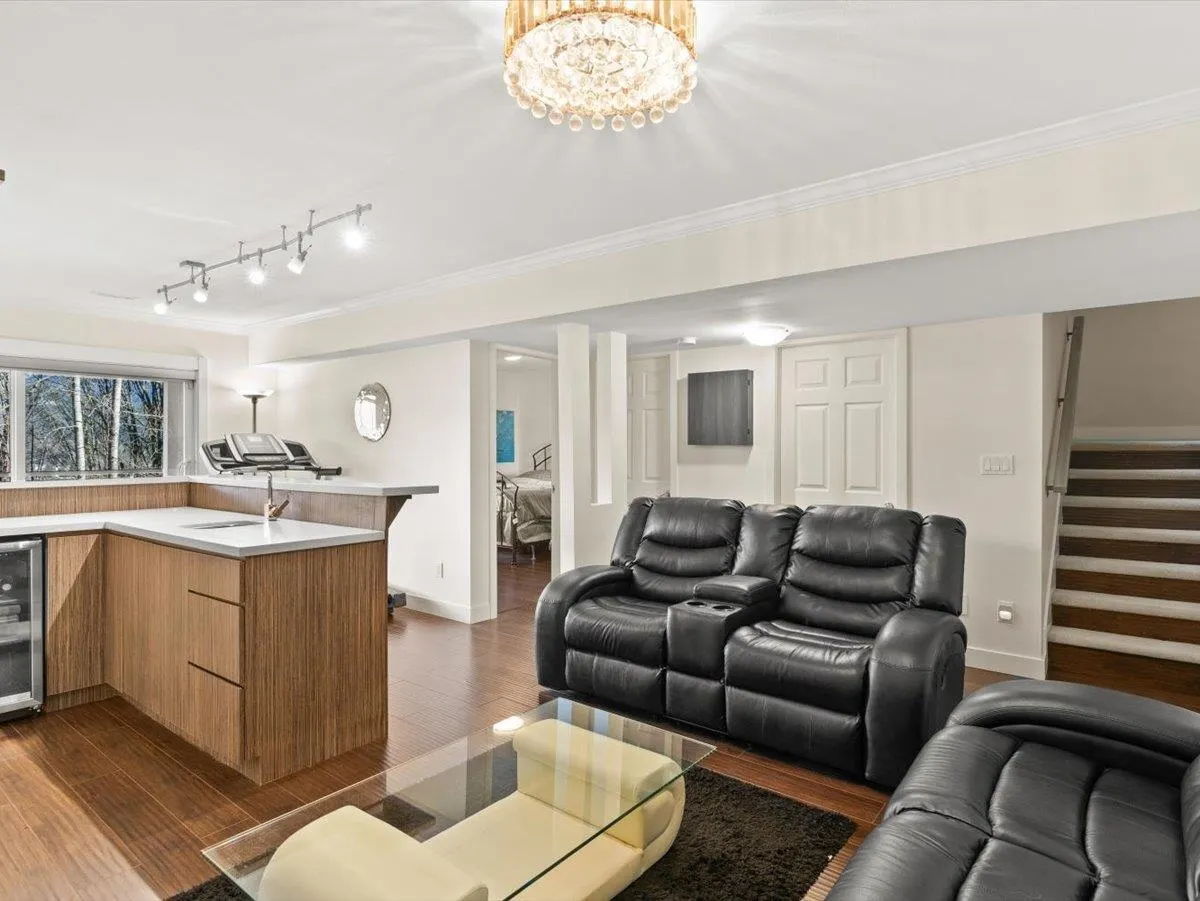 62 Shoreline Circle