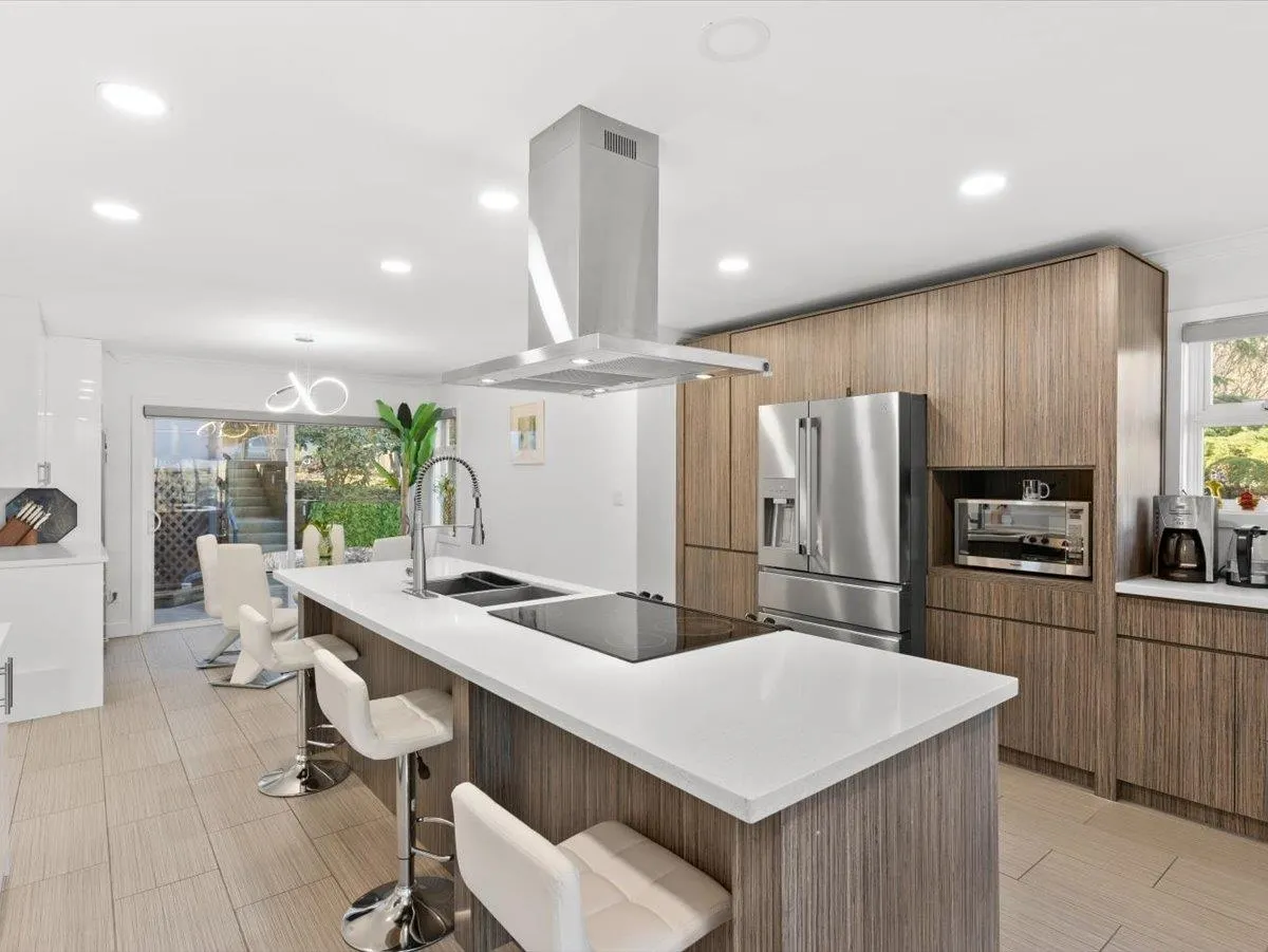 62 Shoreline Circle