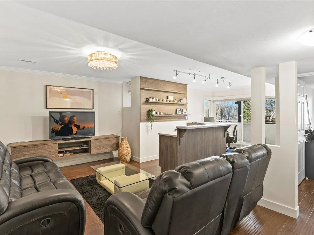 62 Shoreline Circle