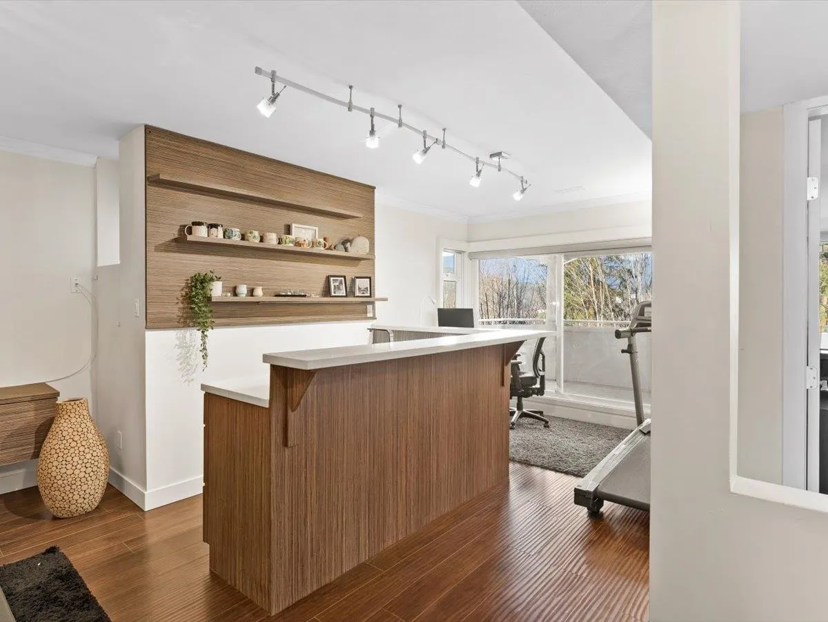 62 Shoreline Circle