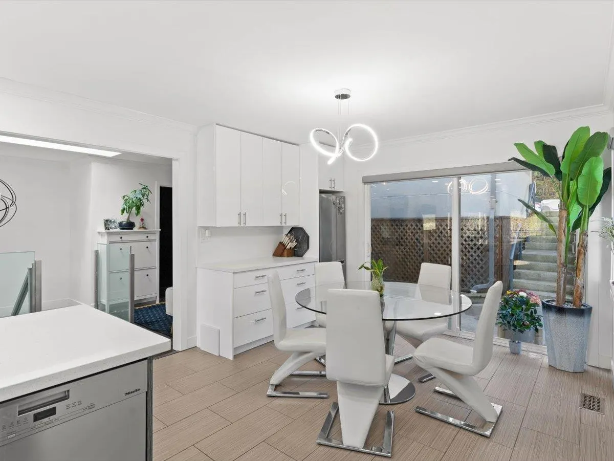 62 Shoreline Circle