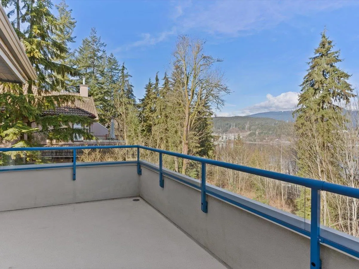 62 Shoreline Circle