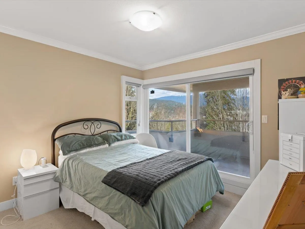 62 Shoreline Circle