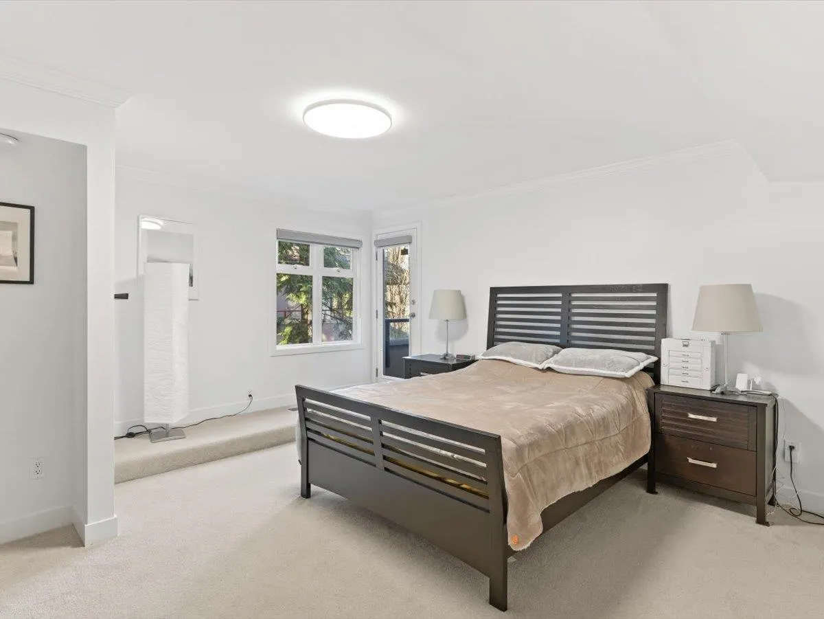 62 Shoreline Circle
