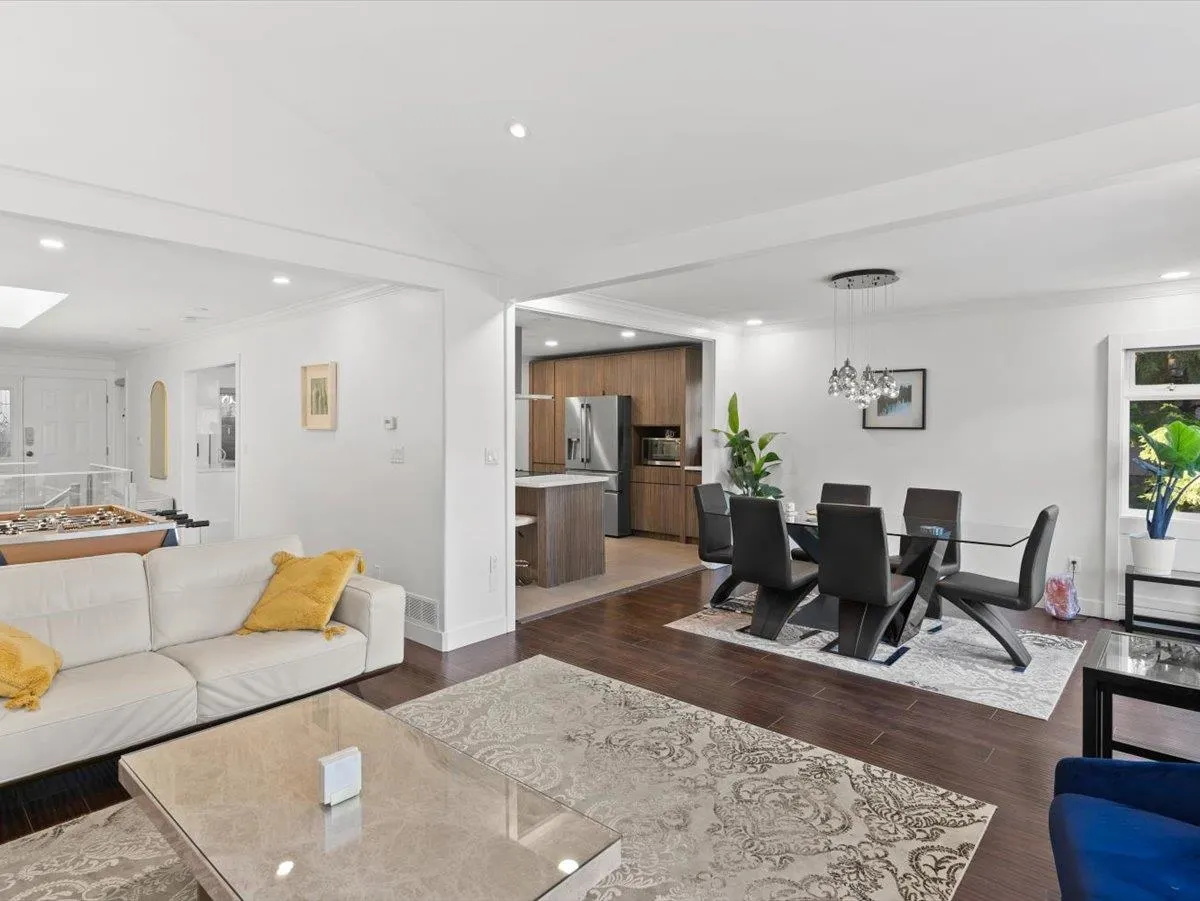62 Shoreline Circle