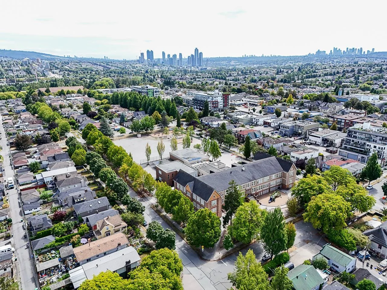 2554 Dundas Street