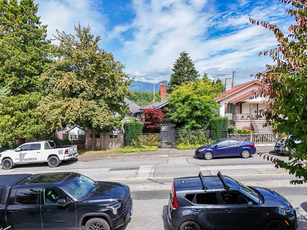 2554 Dundas Street