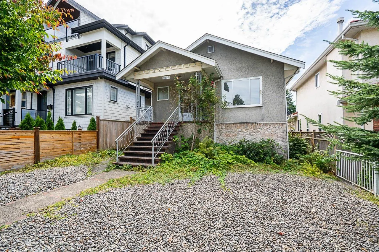 2554 Dundas Street