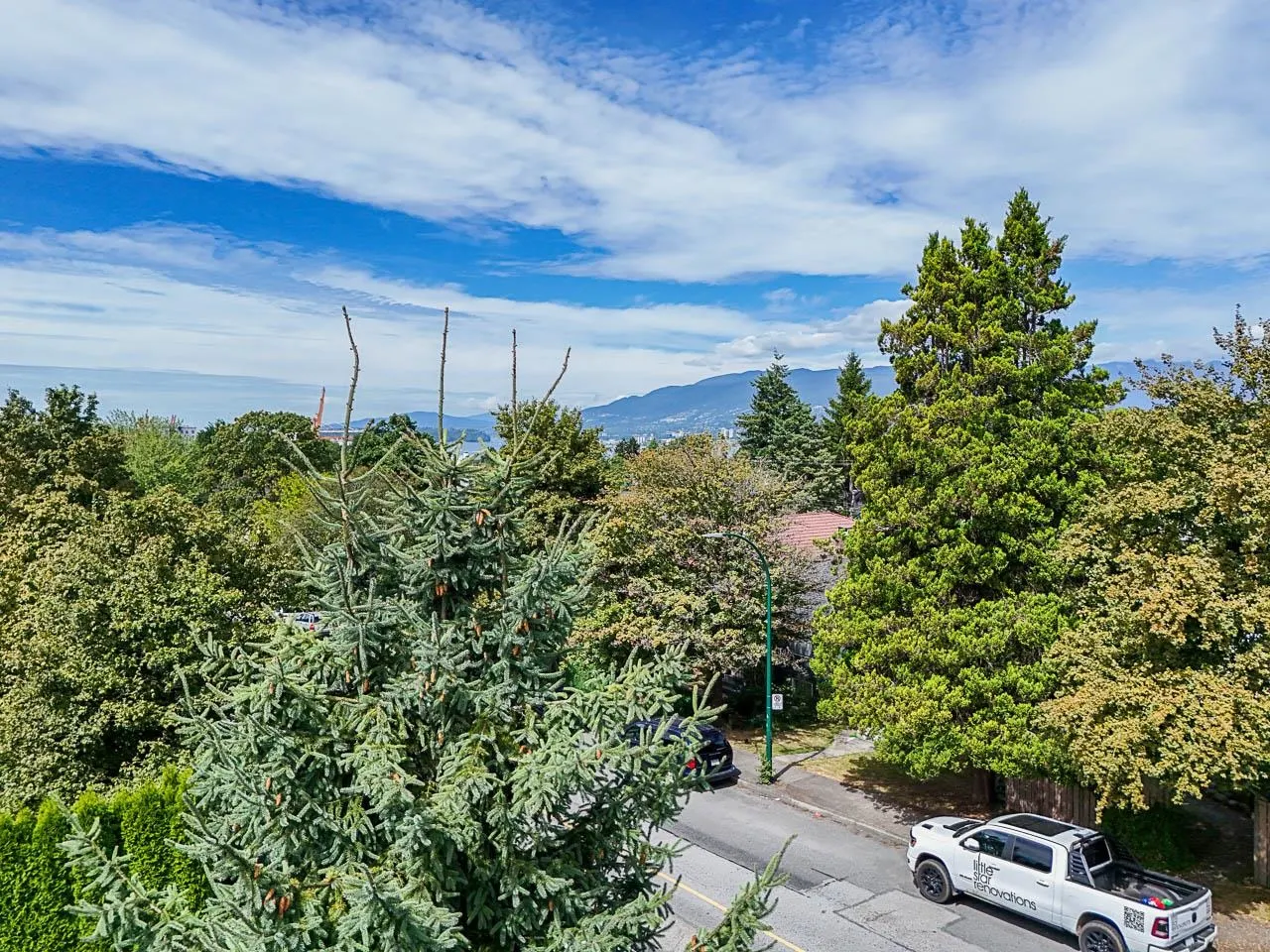 2554 Dundas Street