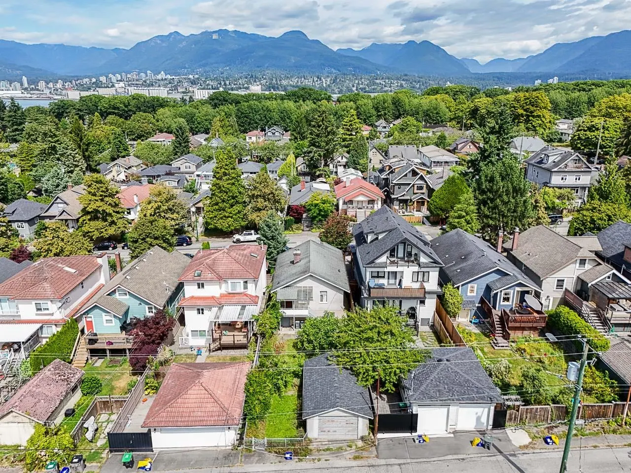 2554 Dundas Street