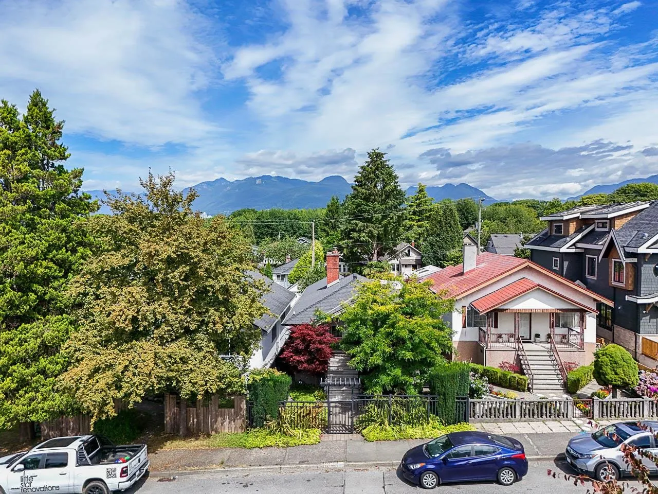 2554 Dundas Street