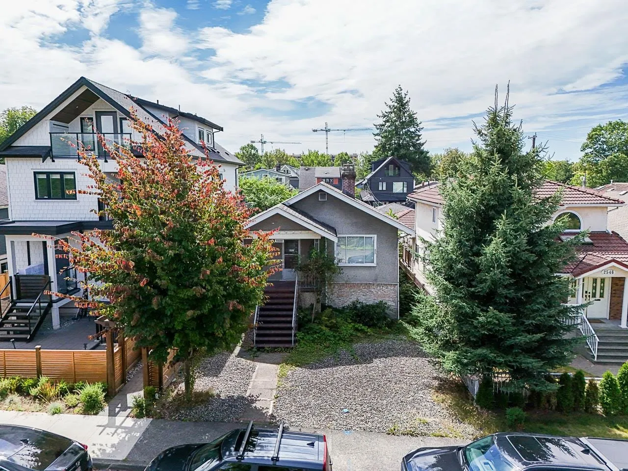 2554 Dundas Street
