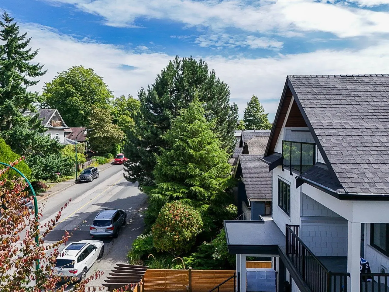 2554 Dundas Street