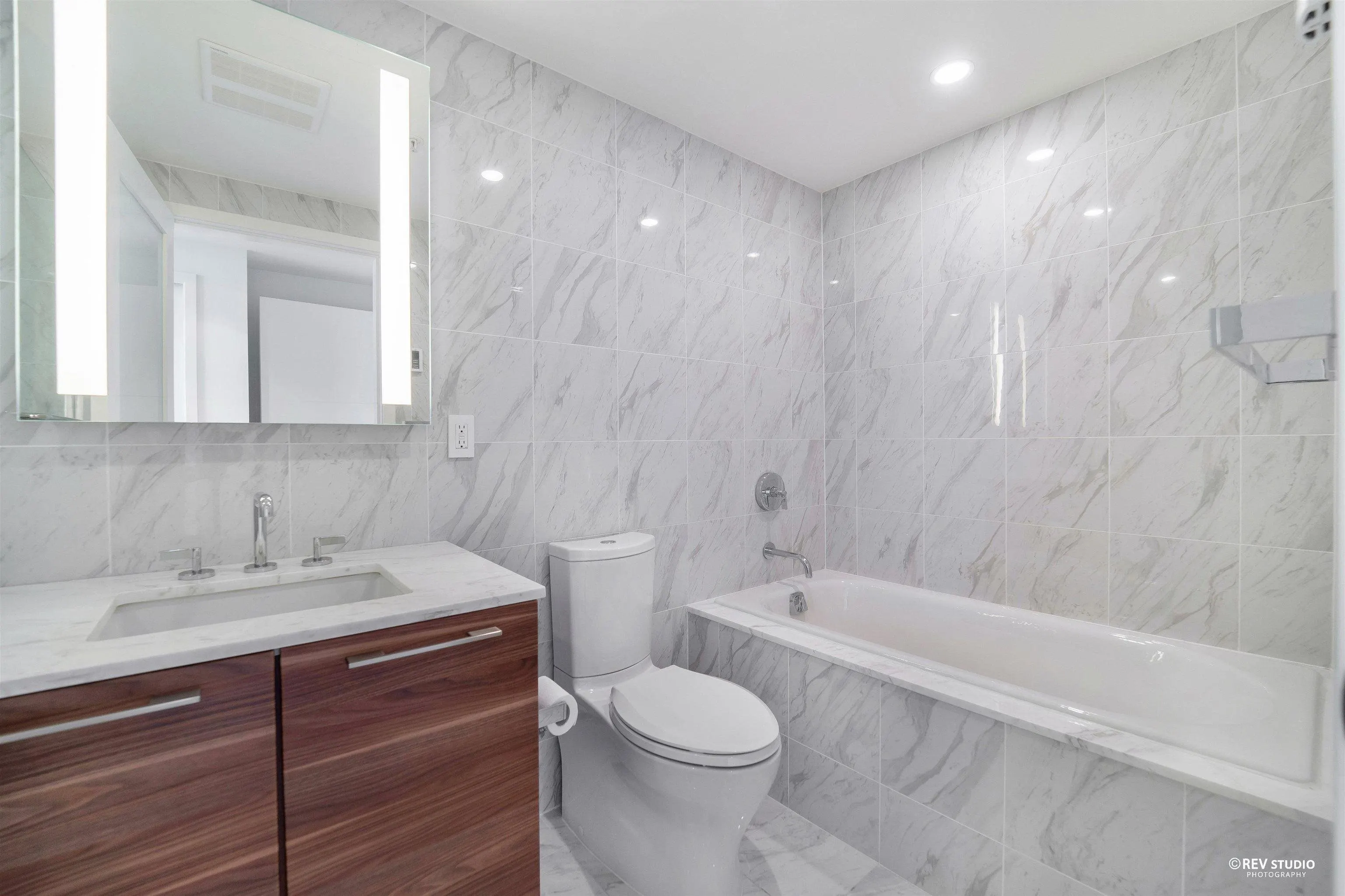 1108 8555 Granville Street