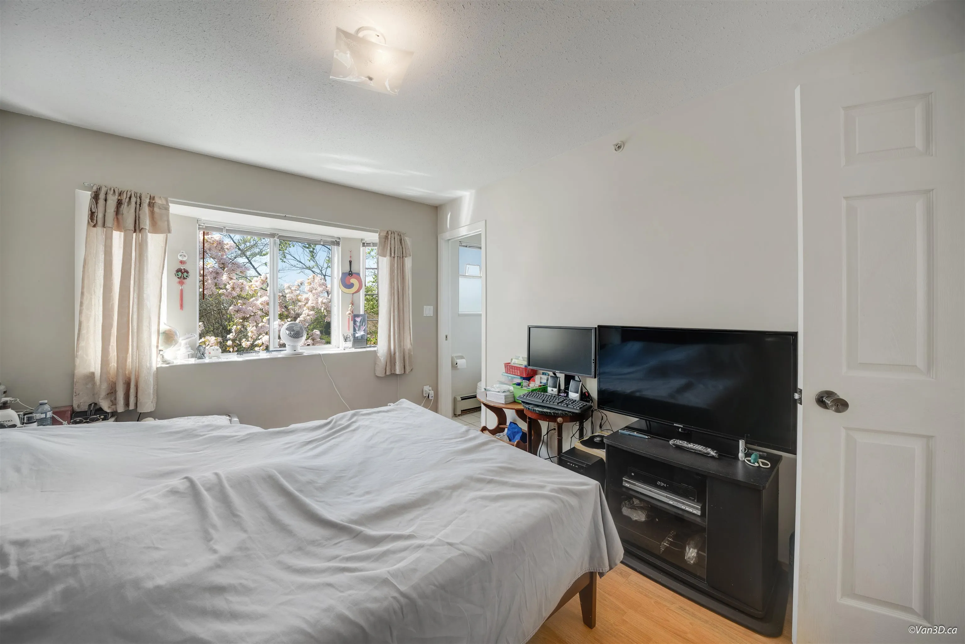 4502 Nanaimo Street