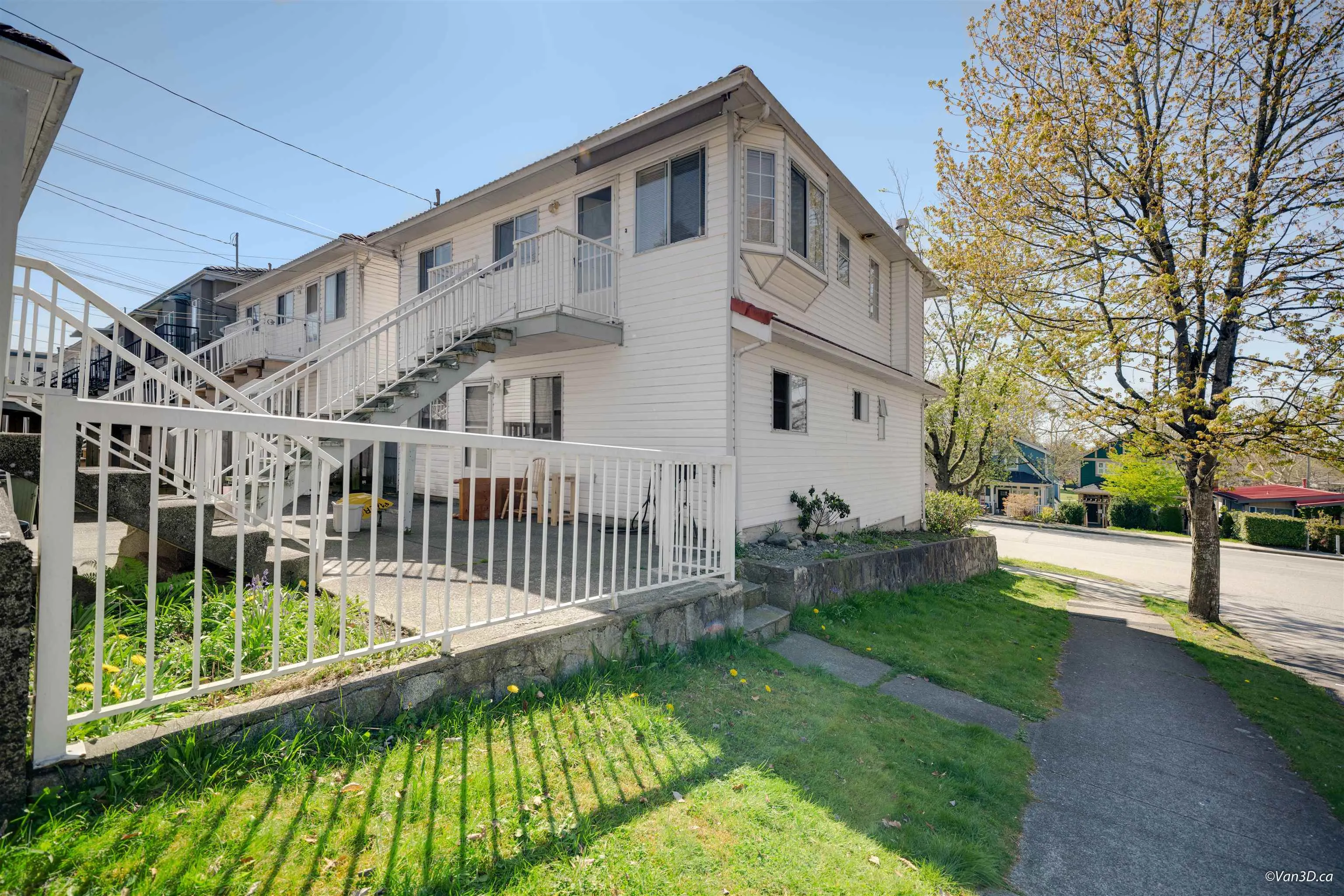 4502 Nanaimo Street