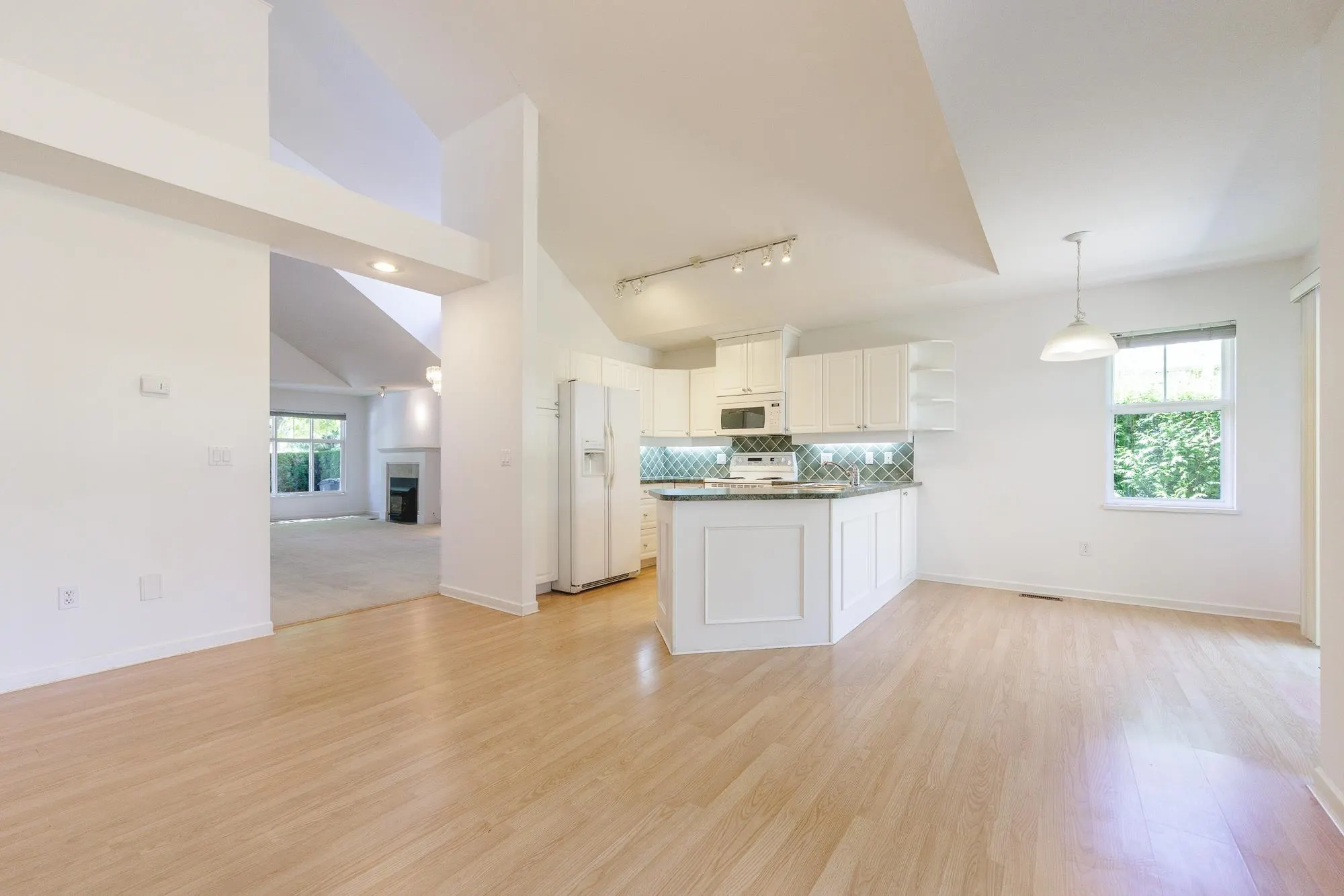 31 14877 33 Avenue