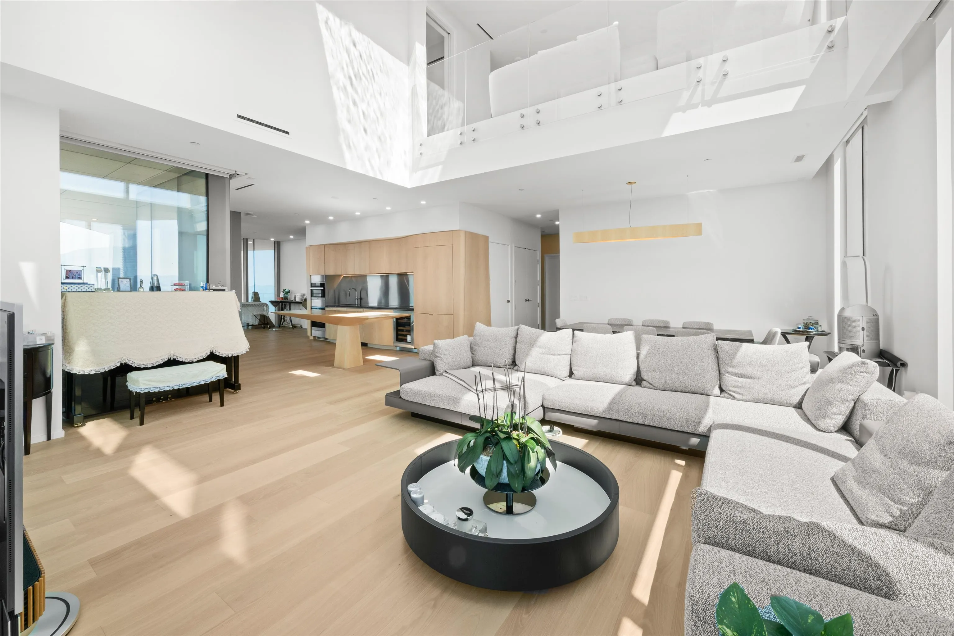 PH3 1568 Alberni Street