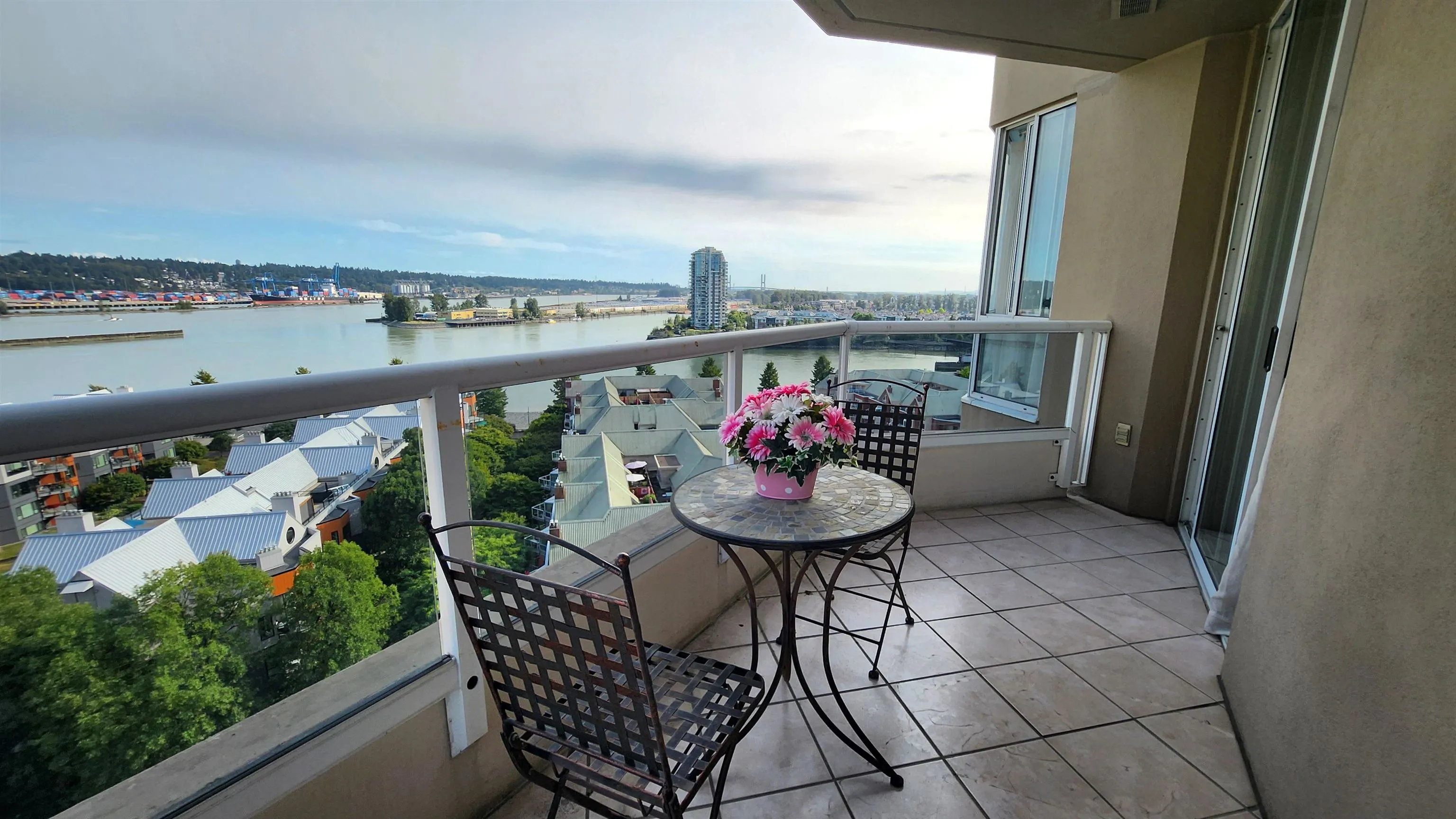 1505 1235 Quayside Drive