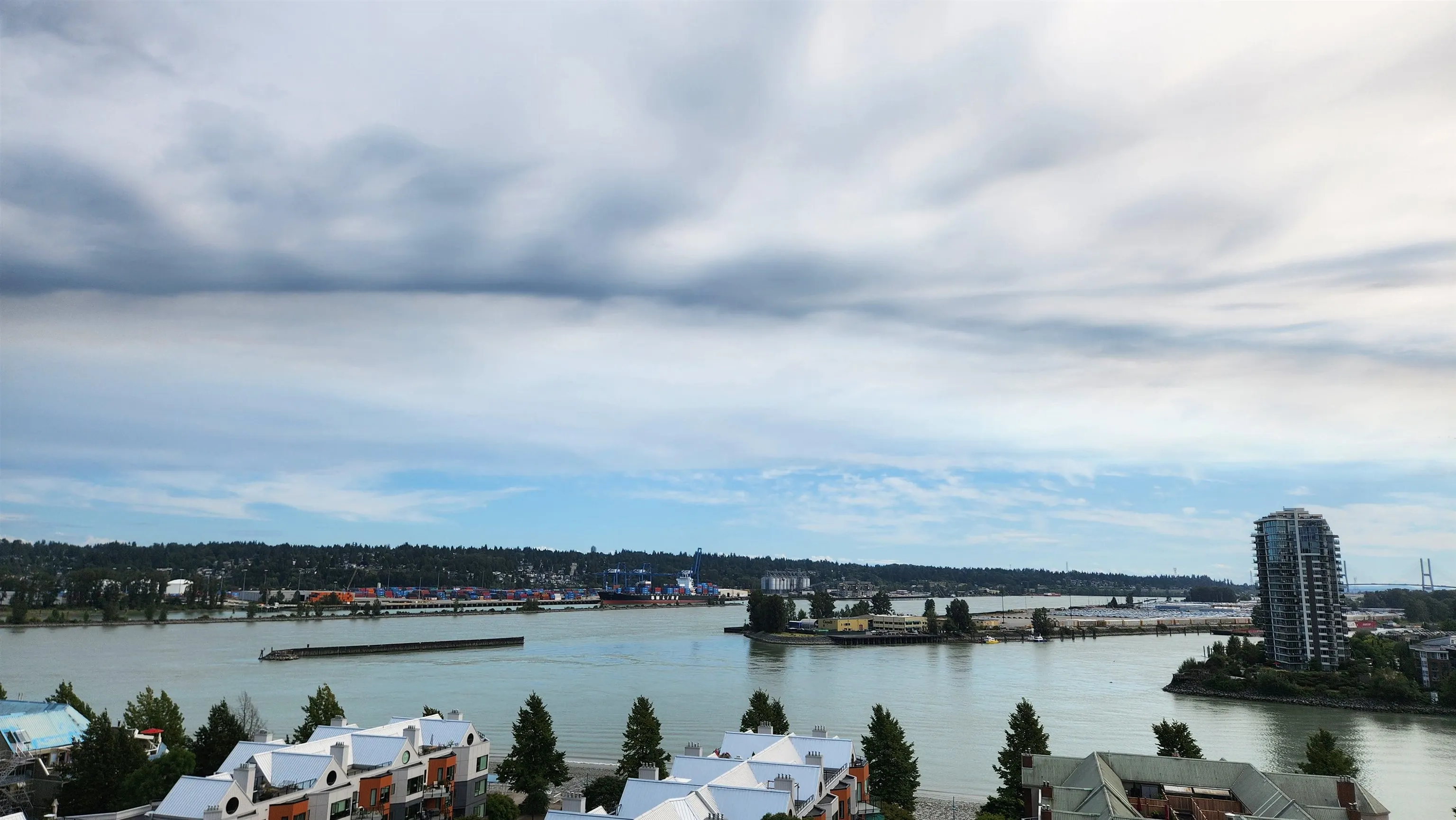 1505 1235 Quayside Drive