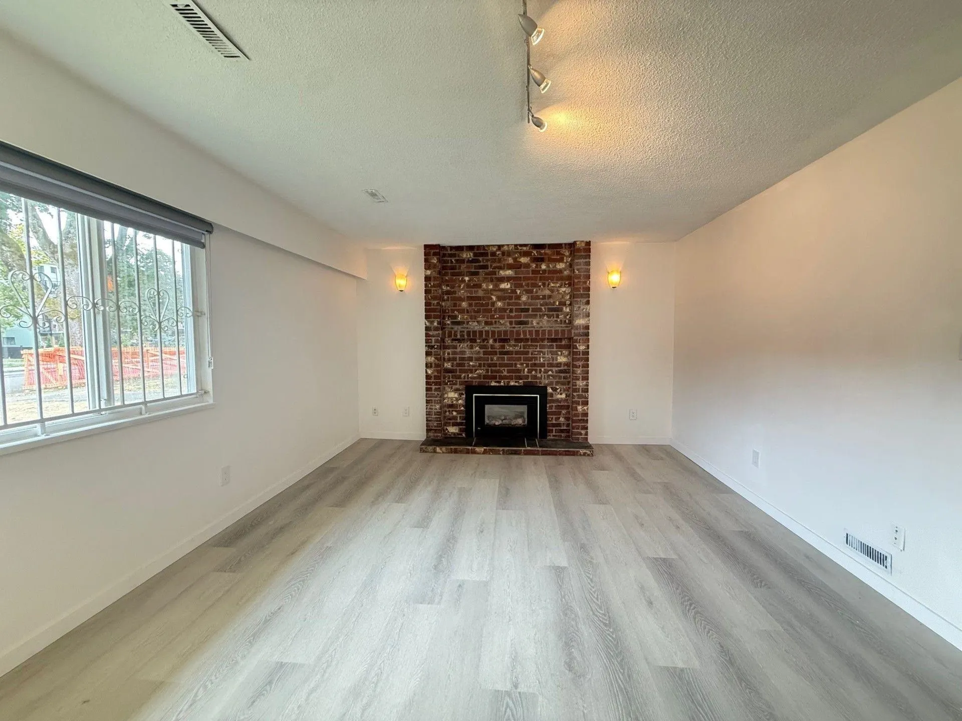 2875 Lakewood Drive