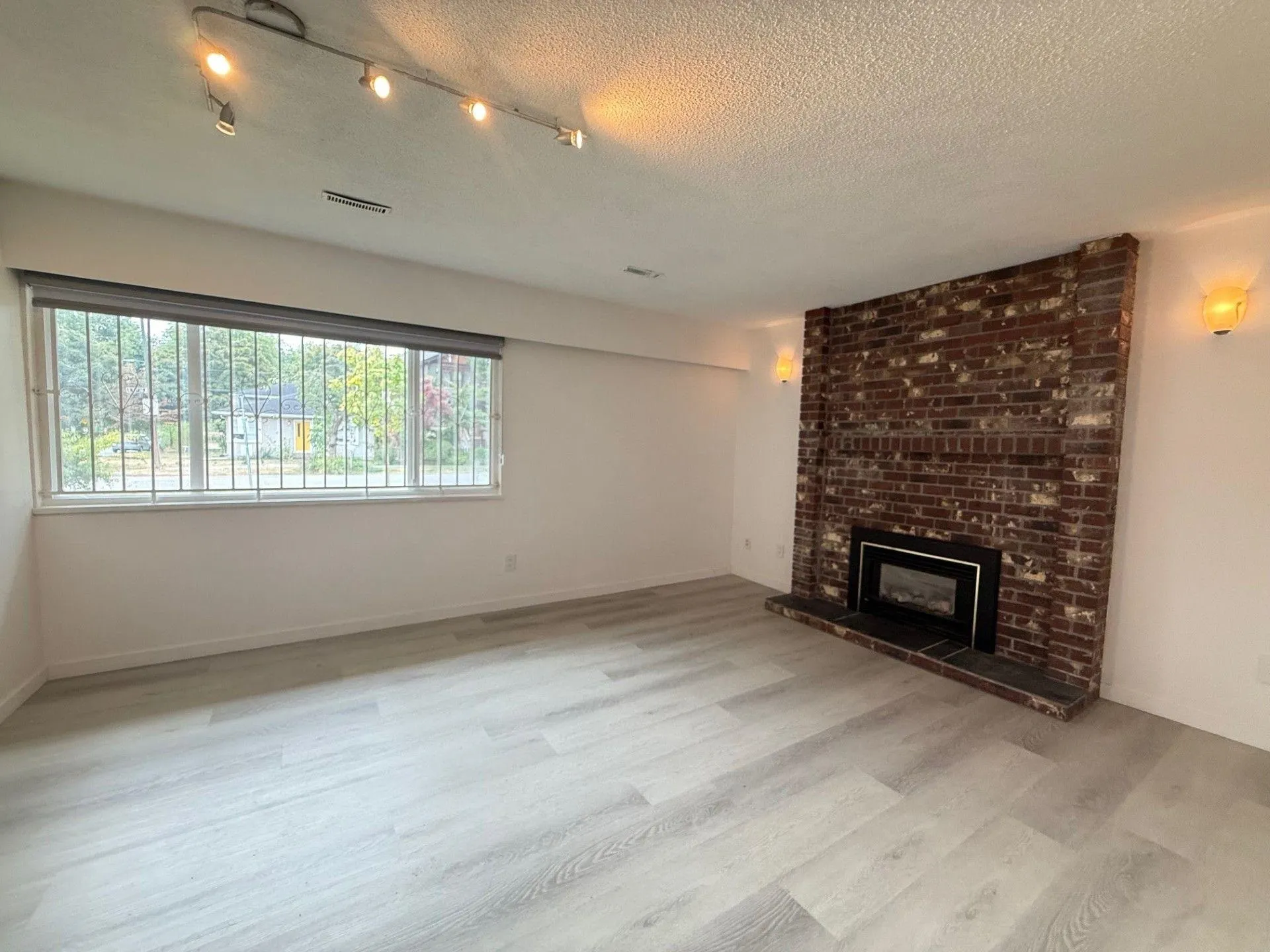 2875 Lakewood Drive