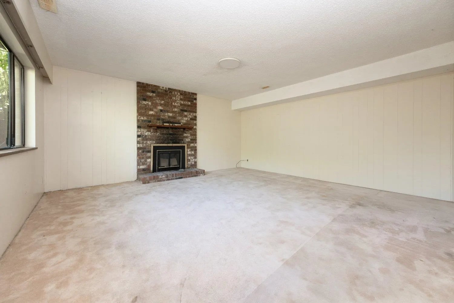 3283 Hoskins Road