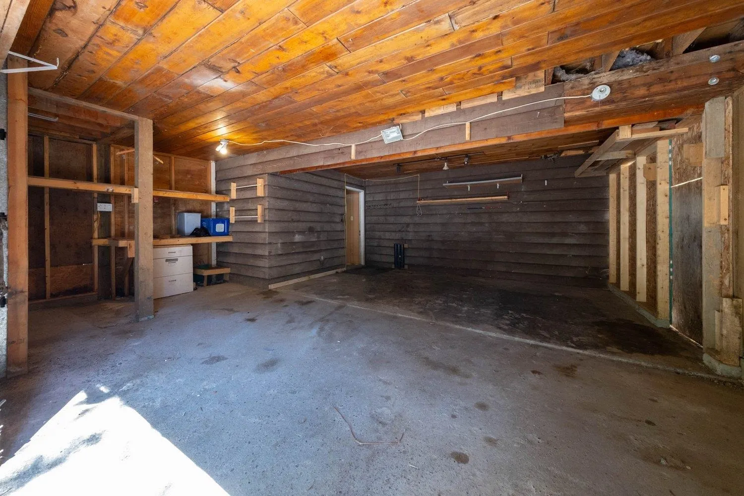 3283 Hoskins Road