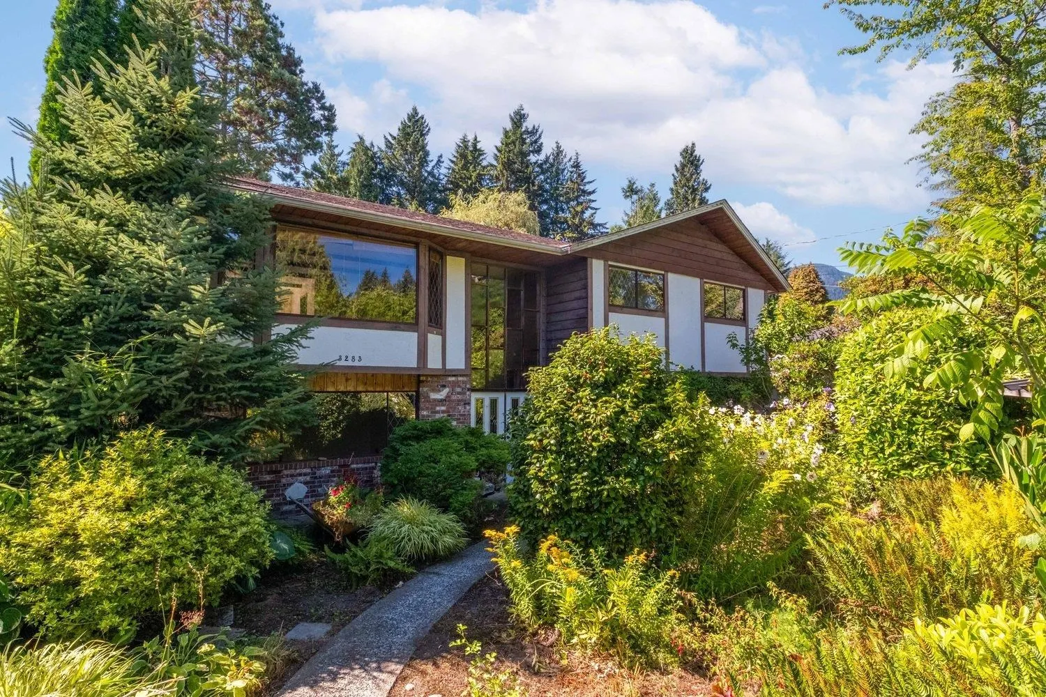 3283 Hoskins Road