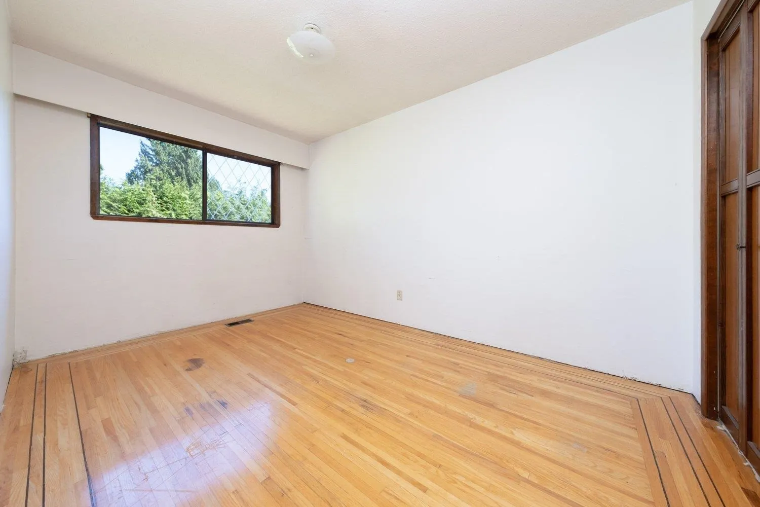 3283 Hoskins Road