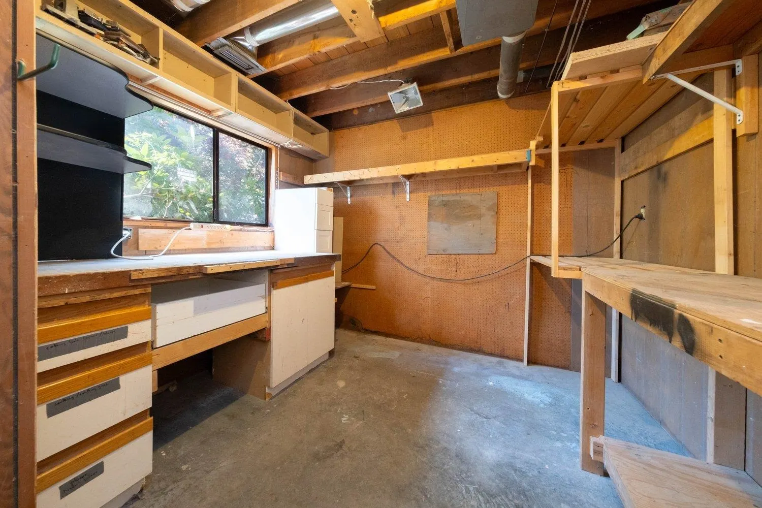 3283 Hoskins Road