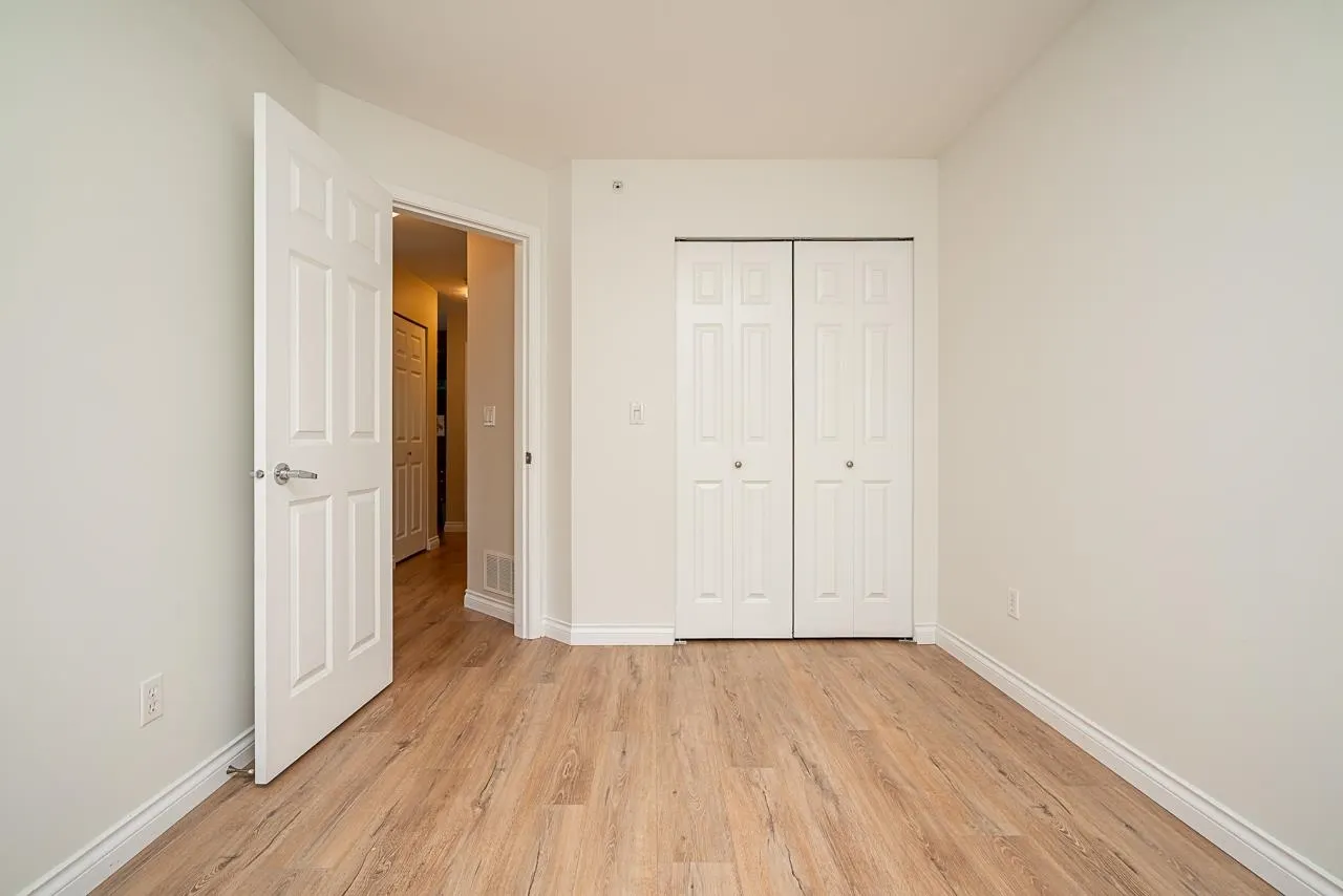 12 1108 Riverside Close