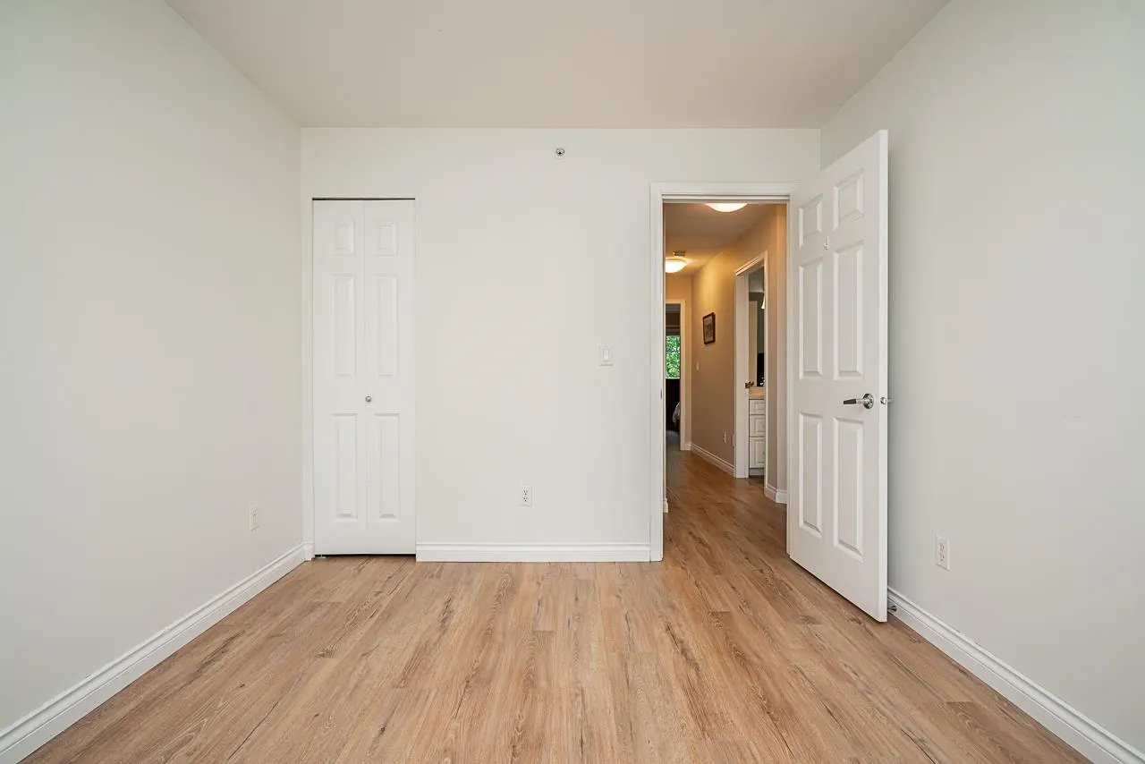 12 1108 Riverside Close