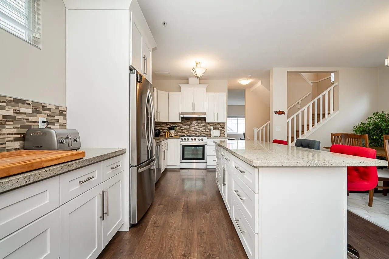 12 1108 Riverside Close