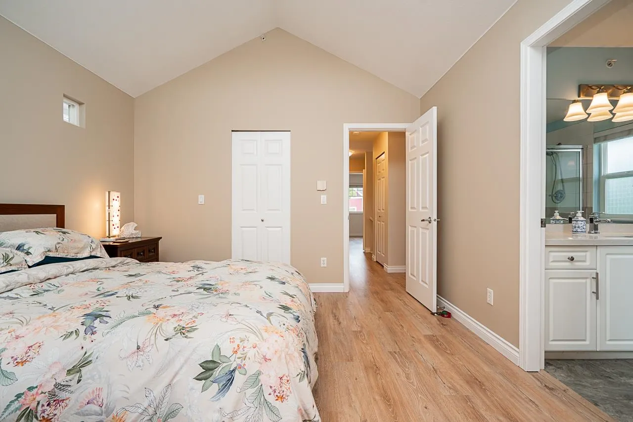 12 1108 Riverside Close