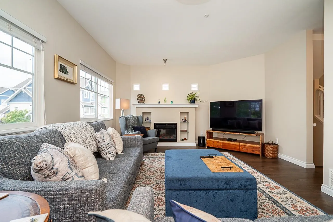 12 1108 Riverside Close