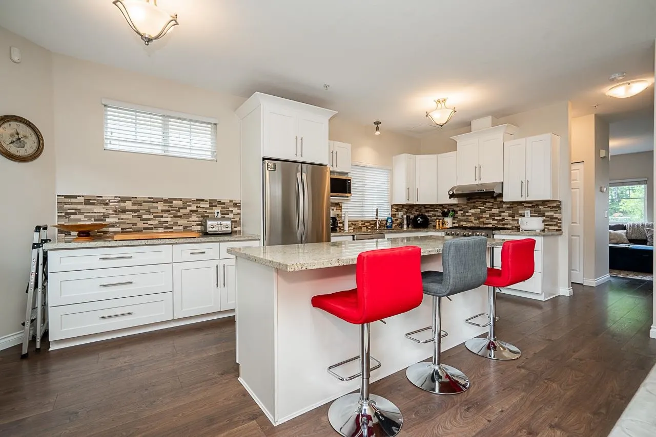 12 1108 Riverside Close