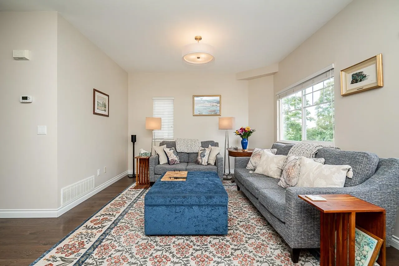 12 1108 Riverside Close