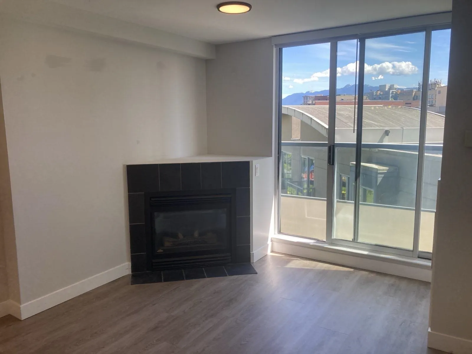 706 63 Keefer Place
