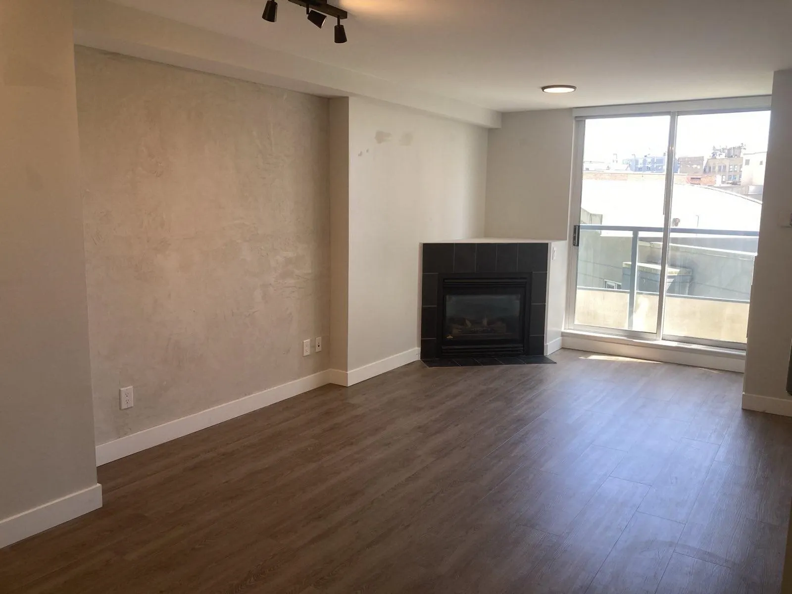 706 63 Keefer Place