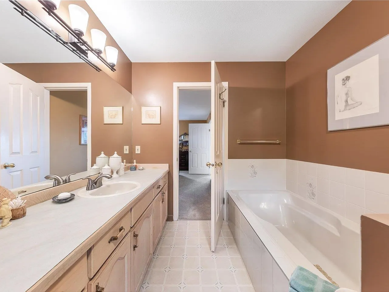 2817 Greenbrier Place