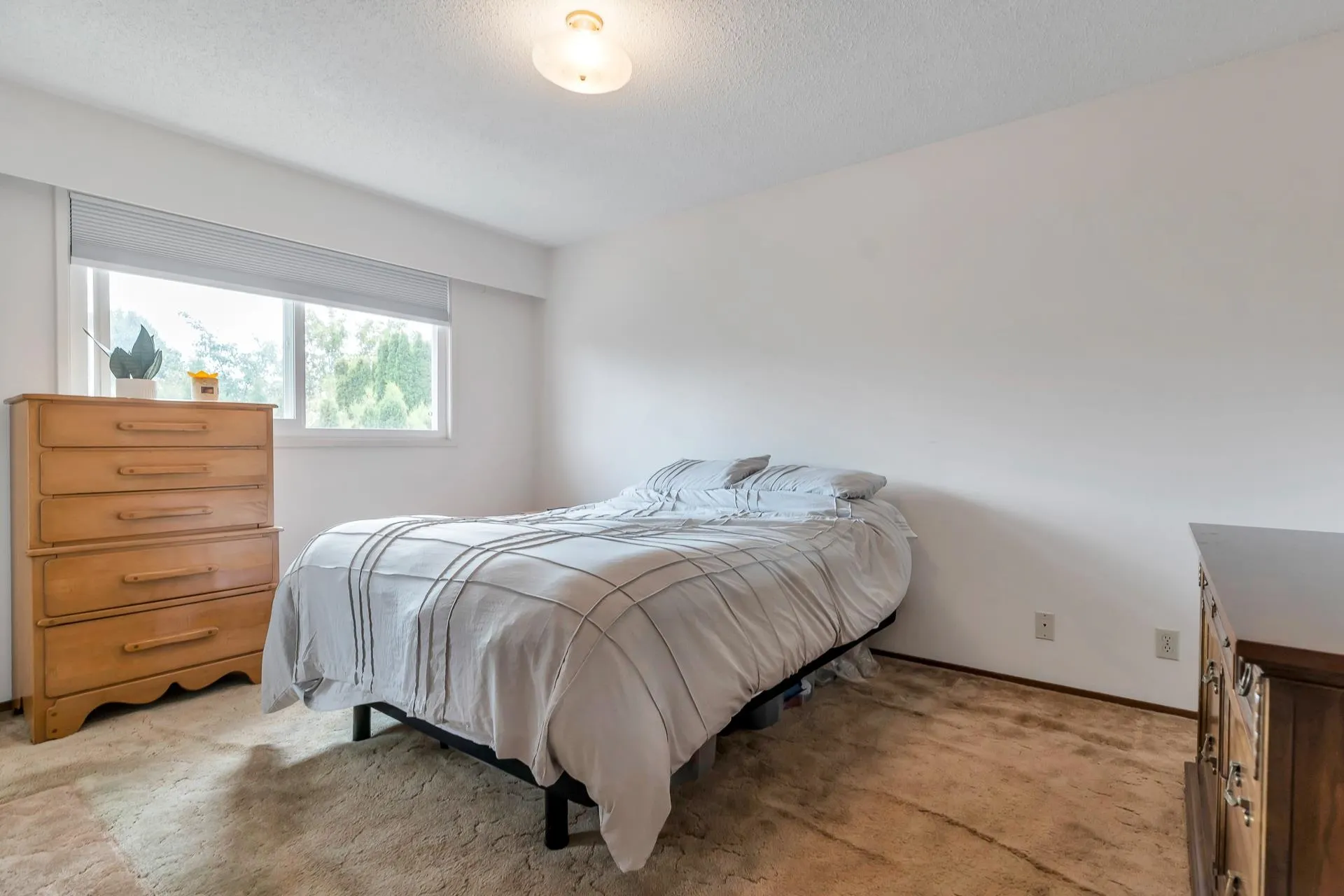 32640 Lonsdale Crescent