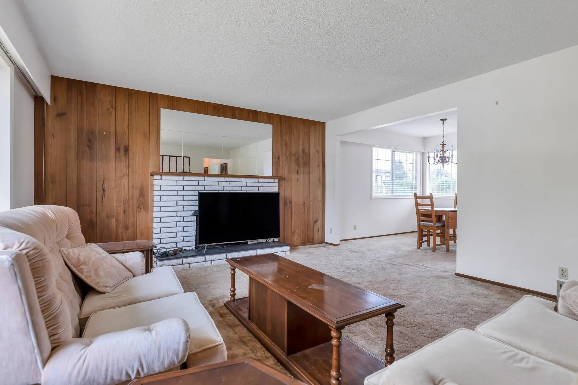 32640 Lonsdale Crescent