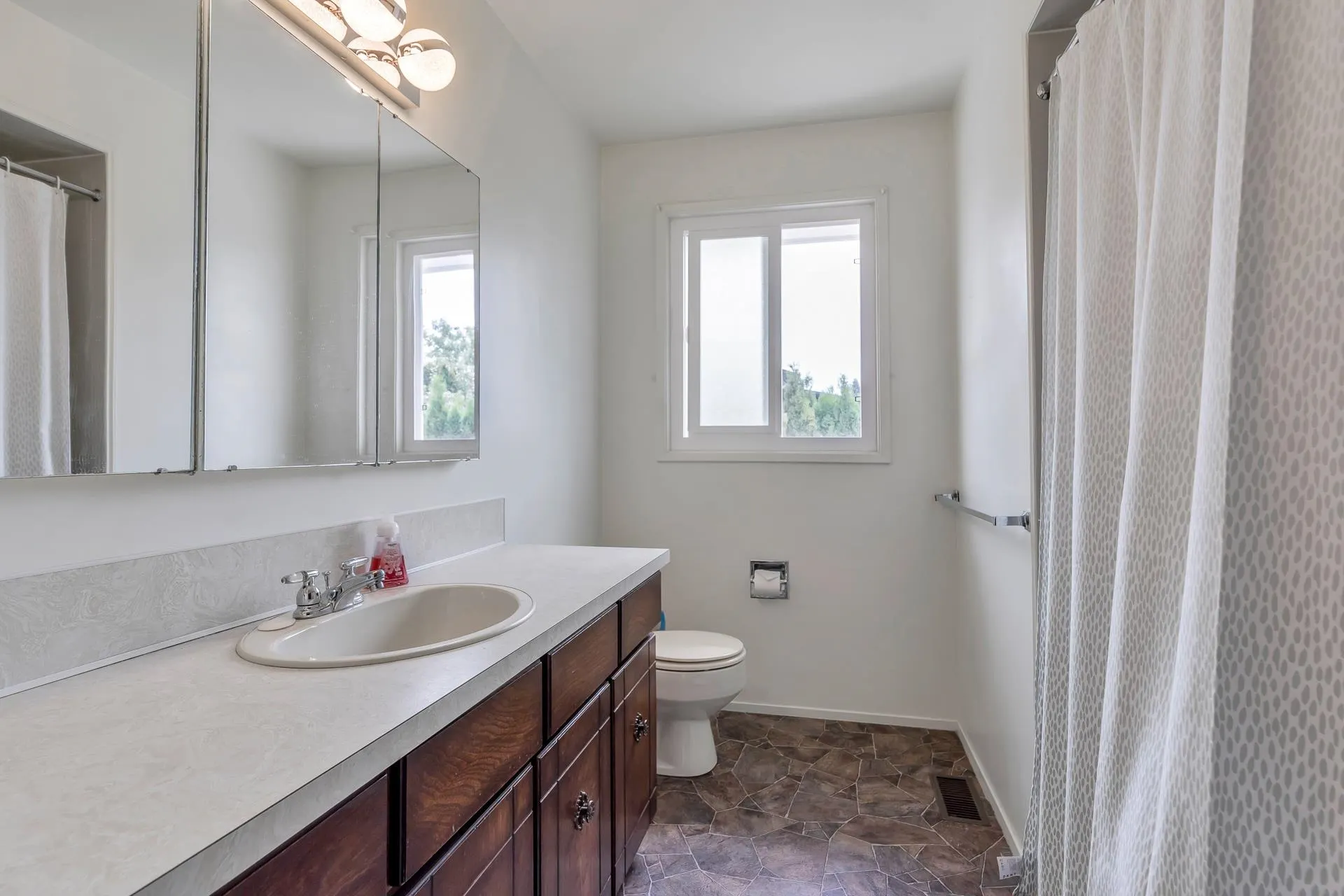 32640 Lonsdale Crescent