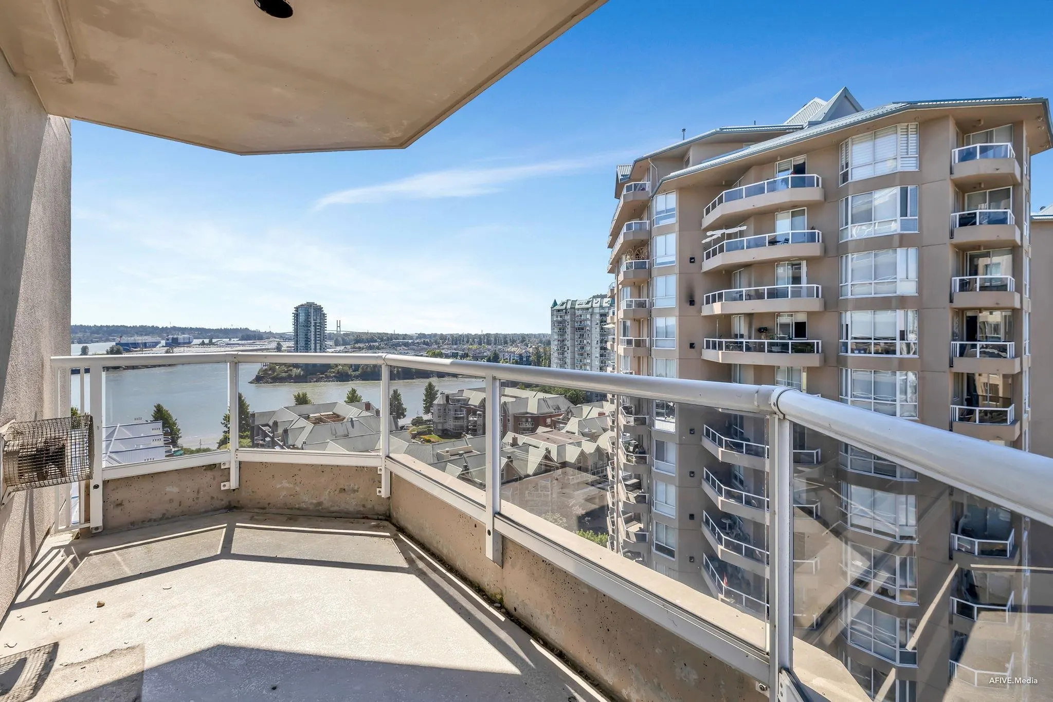 1605 1185 Quayside Drive