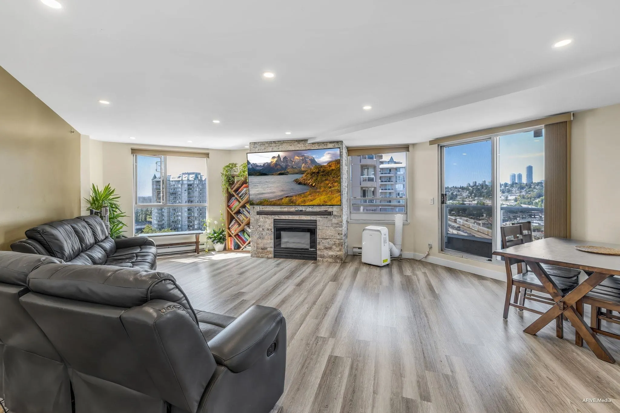 1605 1185 Quayside Drive