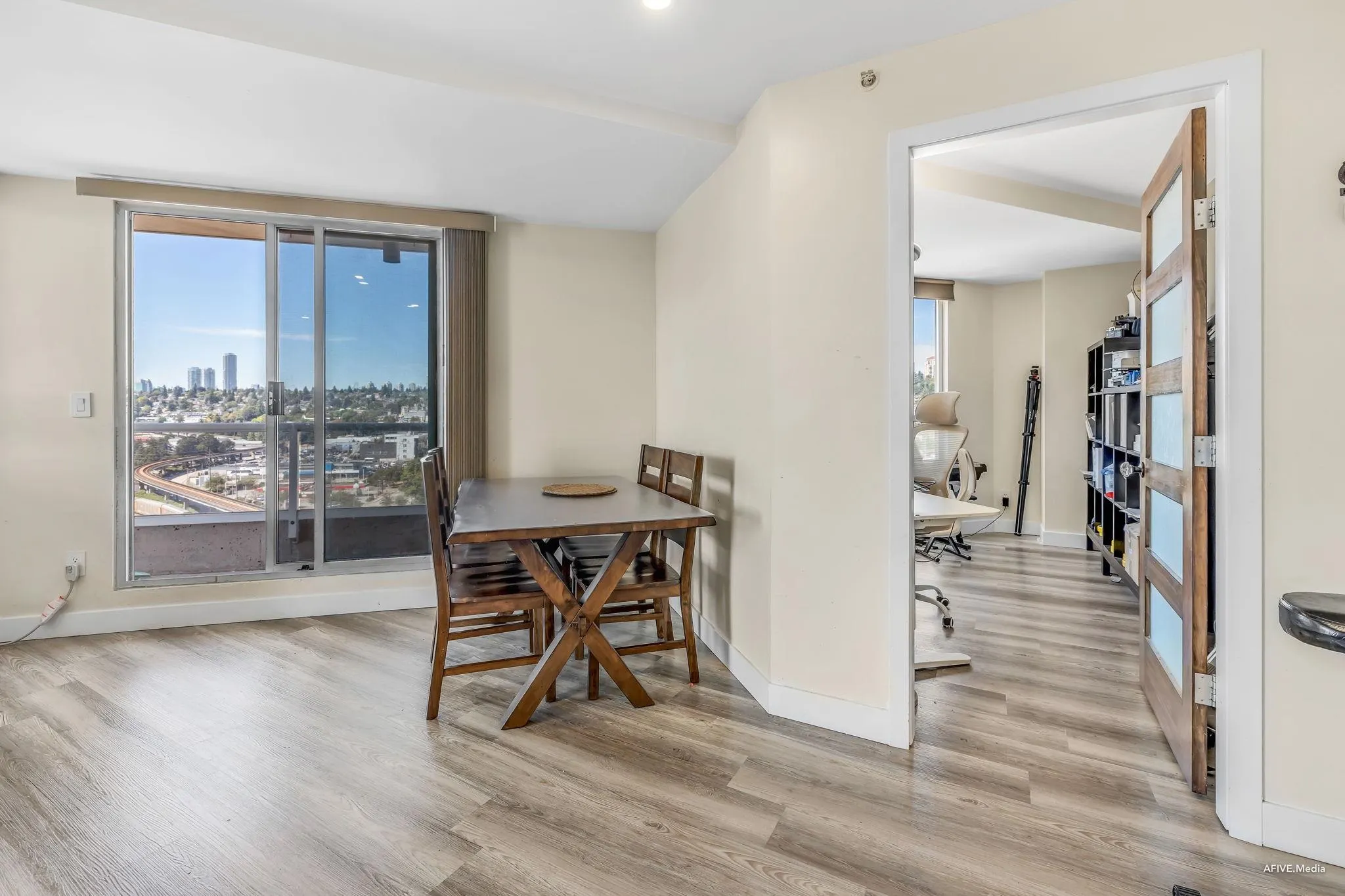 1605 1185 Quayside Drive