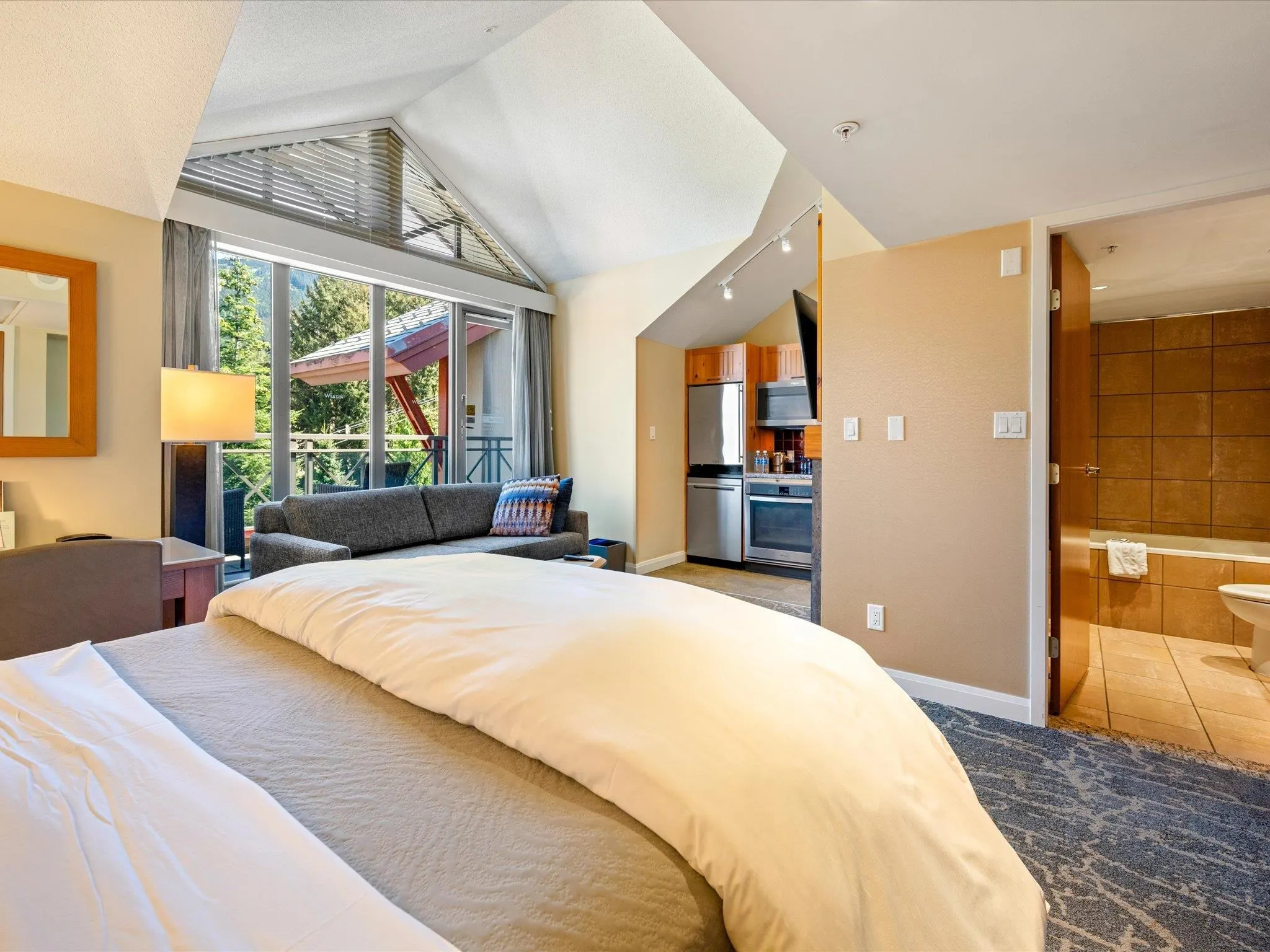 904 4090 Whistler Way