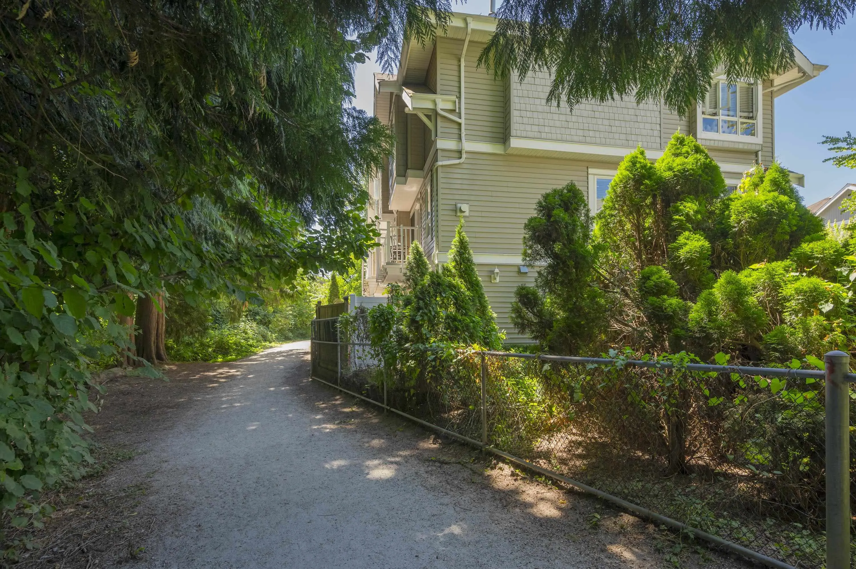 17 8968 208 Street