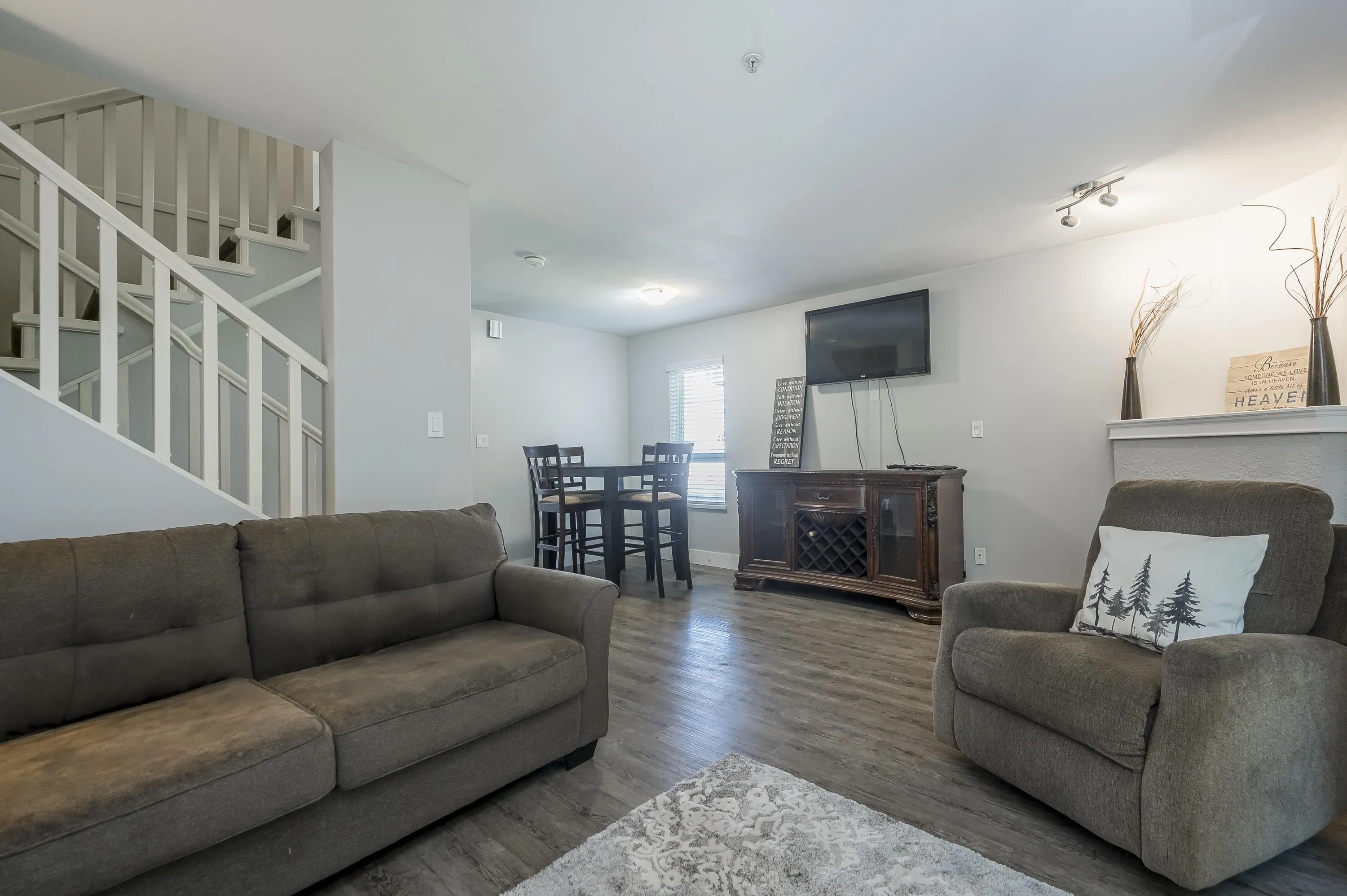 17 8968 208 Street